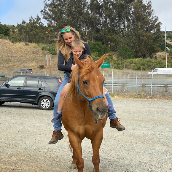 Meet your Posher, Beth - Picture 6 of 15